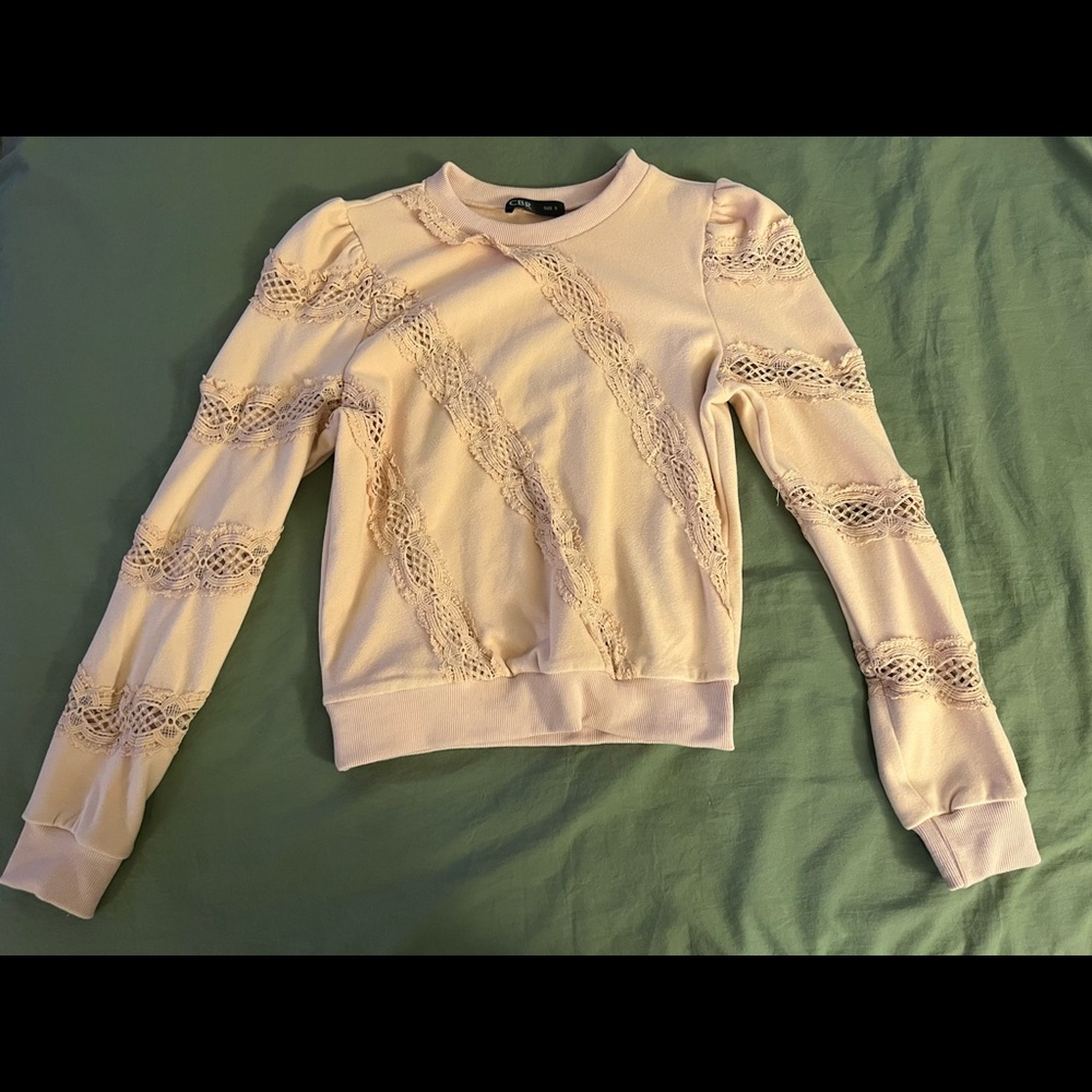 Light pink woman sweatshirt size small never worn soft material